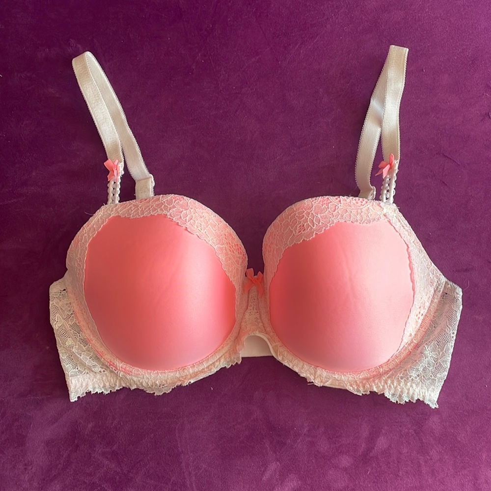 36DD Victoria’s Secret, Dream Angels, Light Pink with Lace Accents and Bows Bra